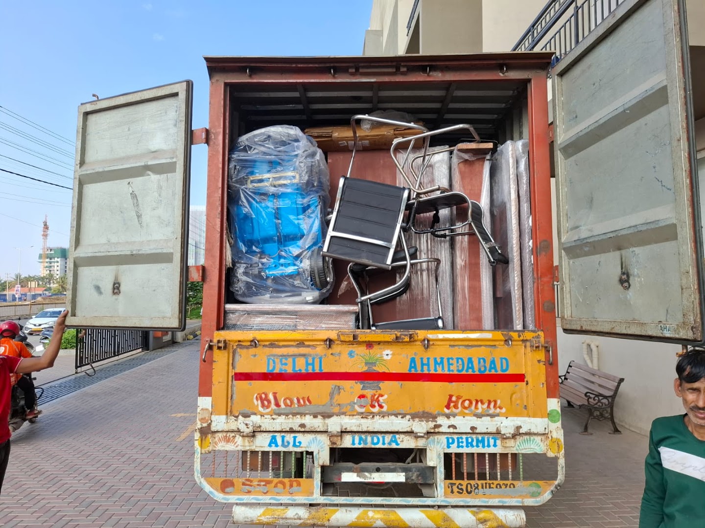 Balaji Cargo Packers and Movers Santacruz West | Packers and Movers in Mumbai | Packers Movers in Santacruz West