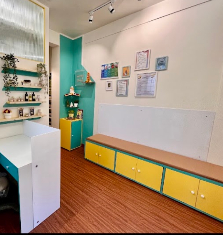 Dr Pratibha Hinge's Shree Vishwadhanva Ayurveda And panchkarma center
