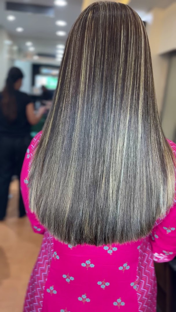 KUTS & KOLOR Luxury Unisex Salon