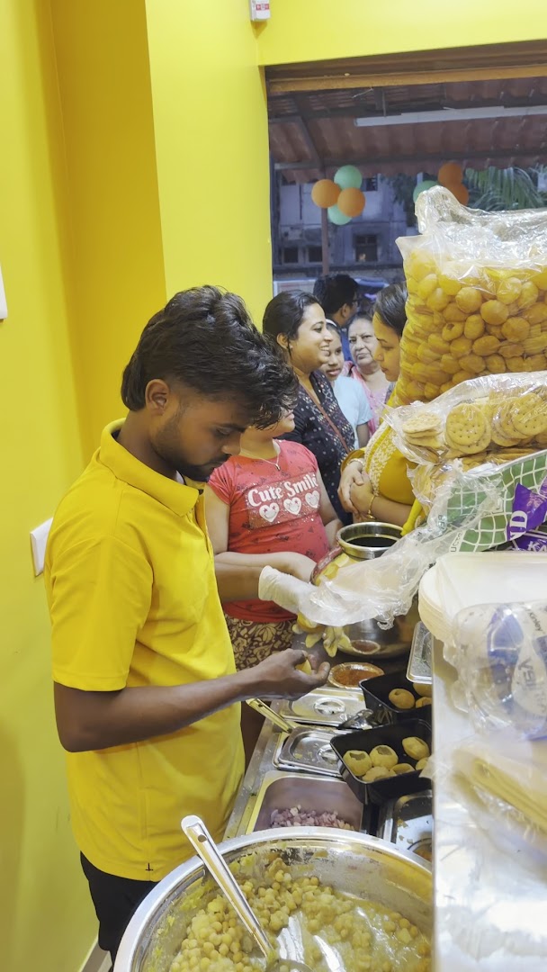 Radhe | Fresh juice and chaat center